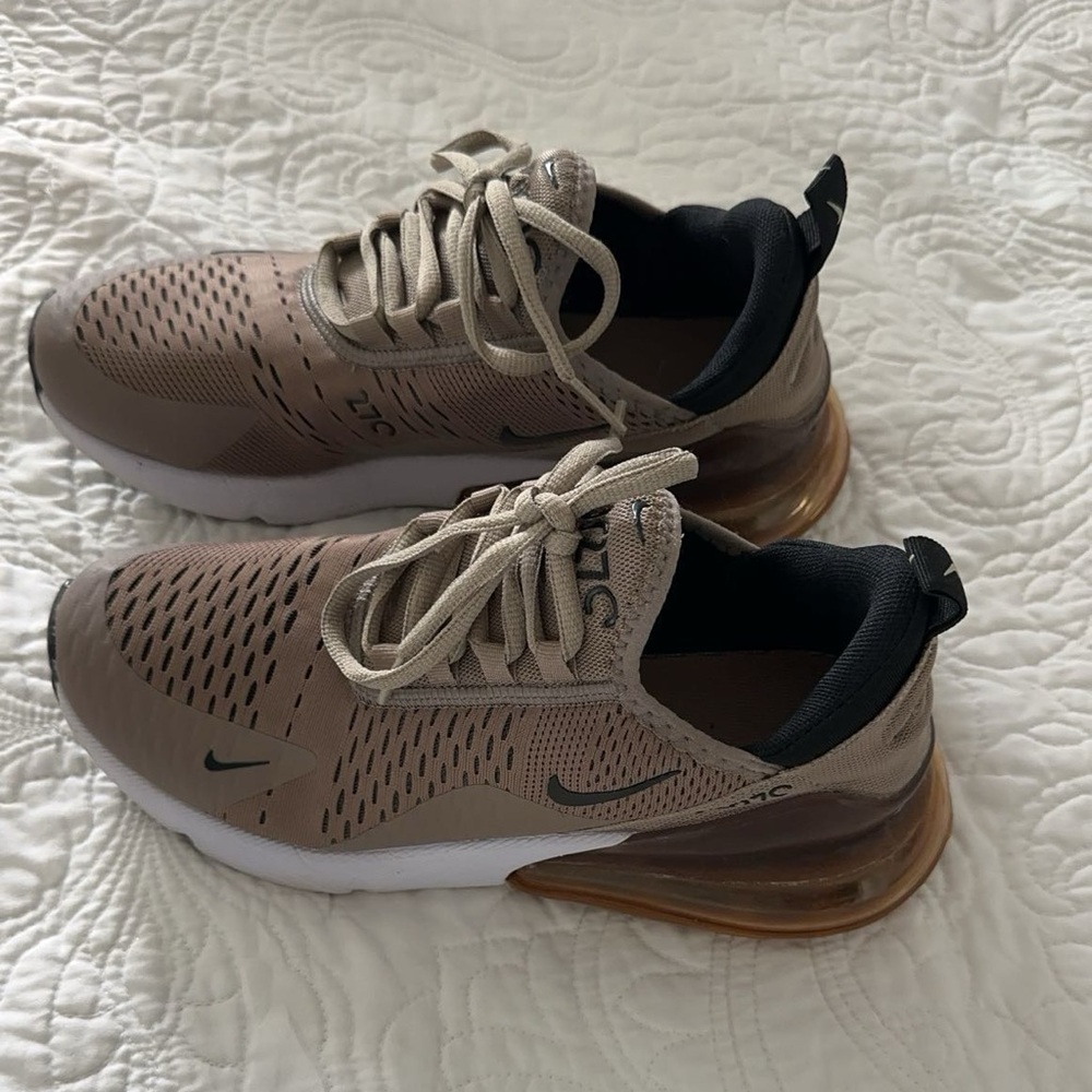 Nike 270 men’s 7 womens 8.5